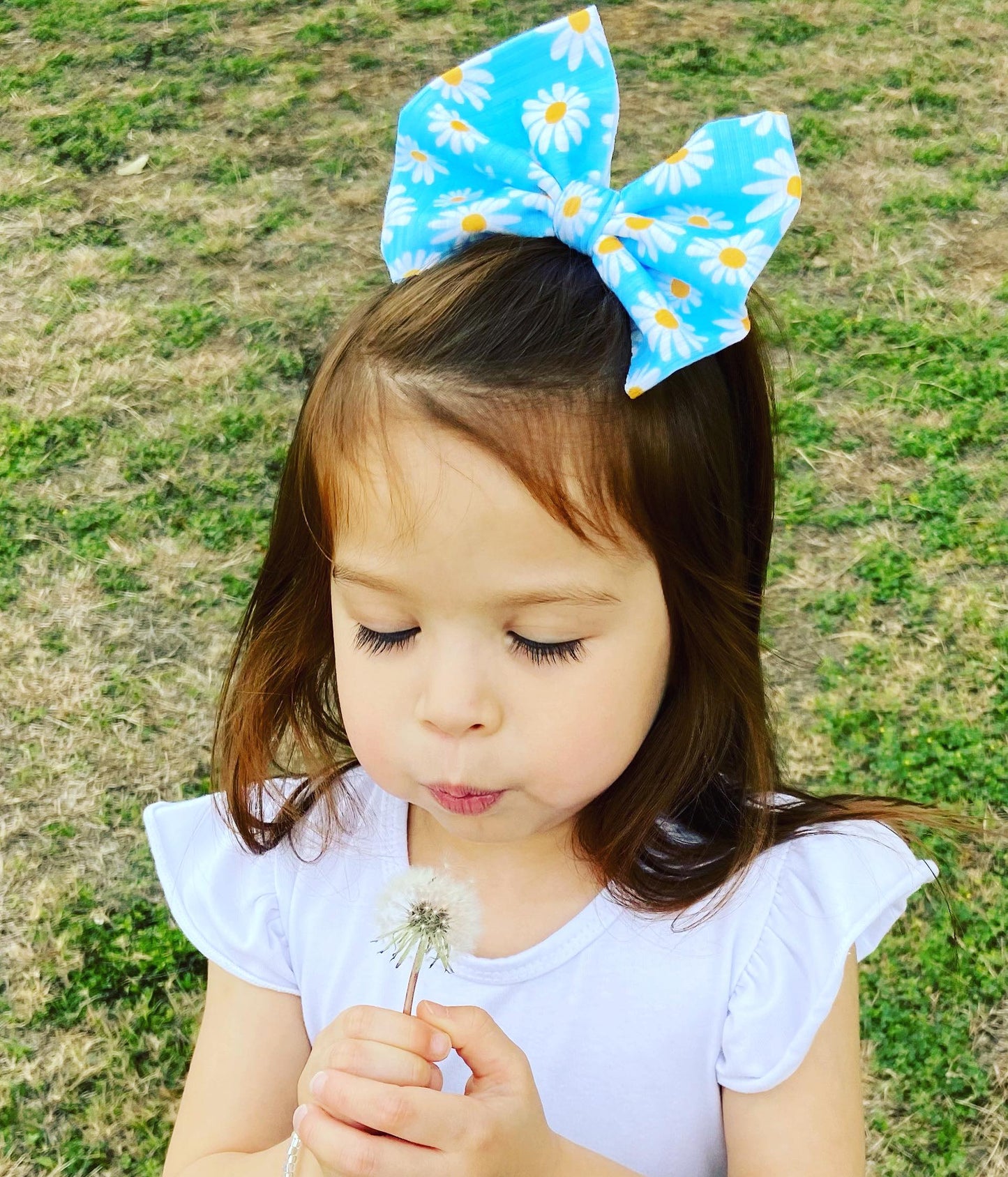 Dancing Daisies Rib Knit Fabric Bow 5"